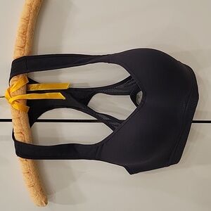 Under Armour Black Sports Bra Size Medium/Large